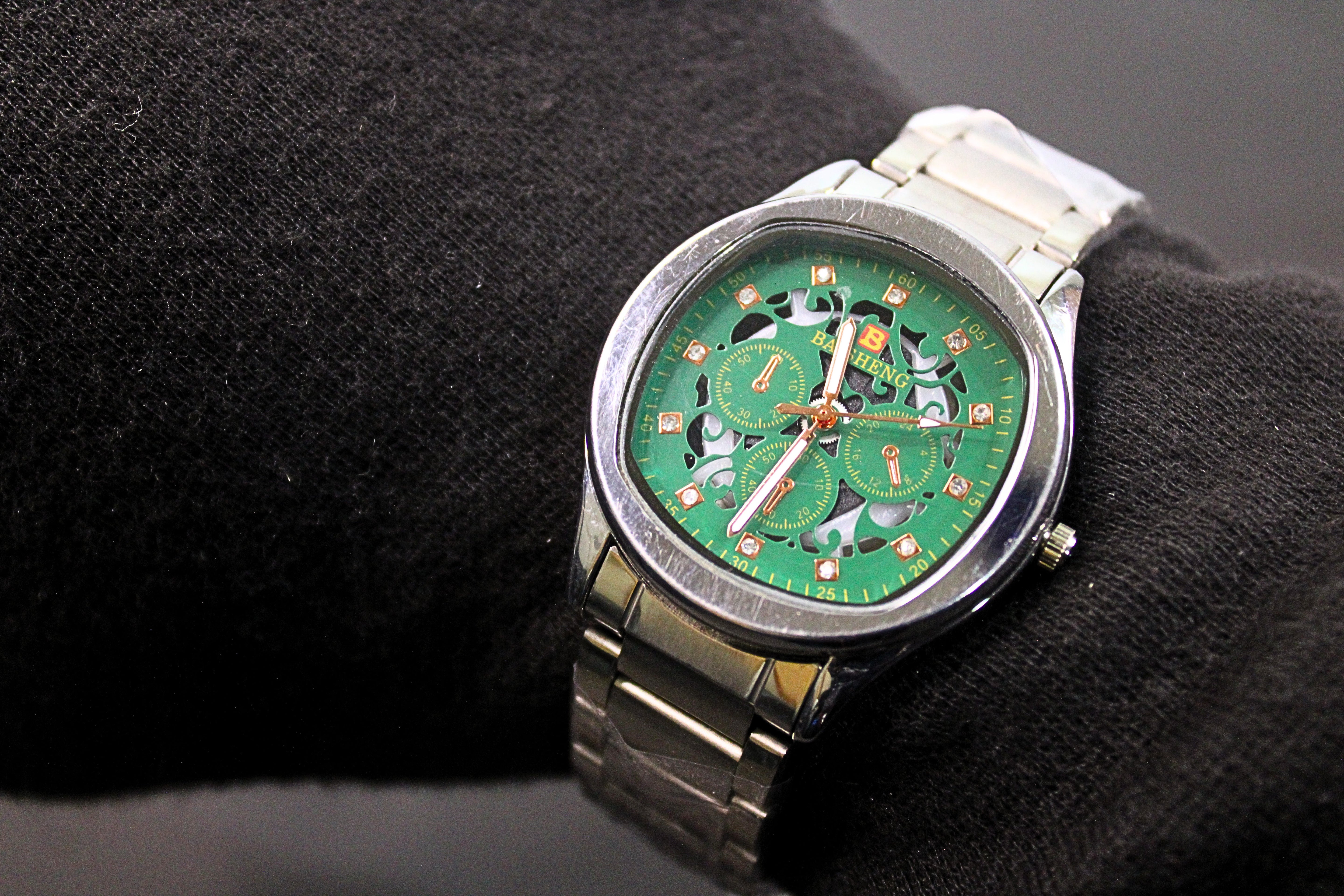 Mini Focus Silver Stainless Steel Chronograph Watch for Men – Green Dial, Quartz Movement, Luxury Design